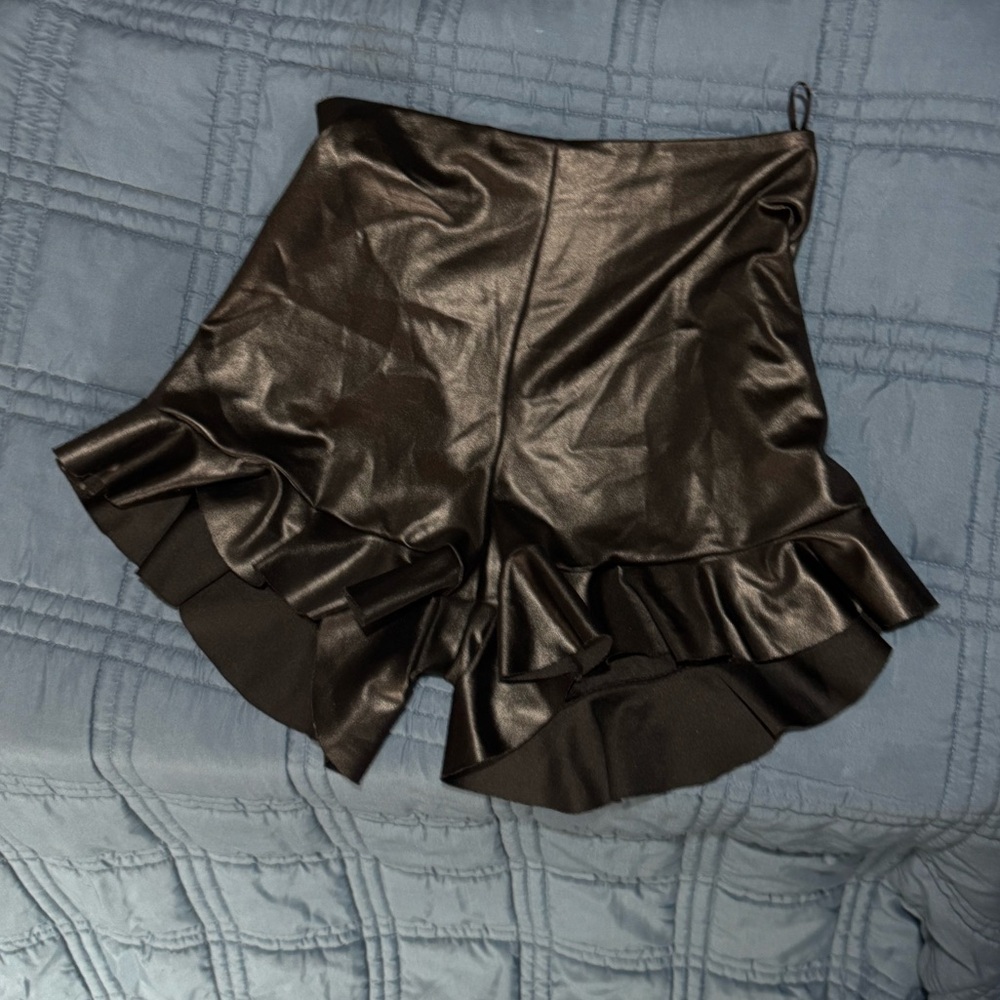 Chic Black Ruffle Hem Shorts